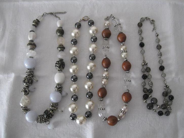 4 mooie kettingen met wat grotere kralen goede staat, Sieraden, Tassen en Uiterlijk, Kettingen, Zo goed als nieuw, Overige materialen