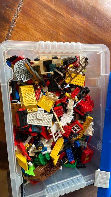 Lego bouwsteentjes en accessoires alleen ophalen beschikbaar voor biedingen