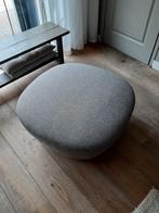 Prachtige poef/hocker/voetenbank taupe, Ophalen, Zo goed als nieuw, Rond, 75 tot 100 cm