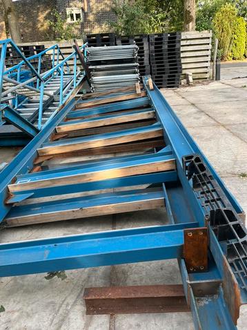 Draagarm stelling 5.22 m. hoog 1.50 br HEB 200 IPN 180 3xbok beschikbaar voor biedingen