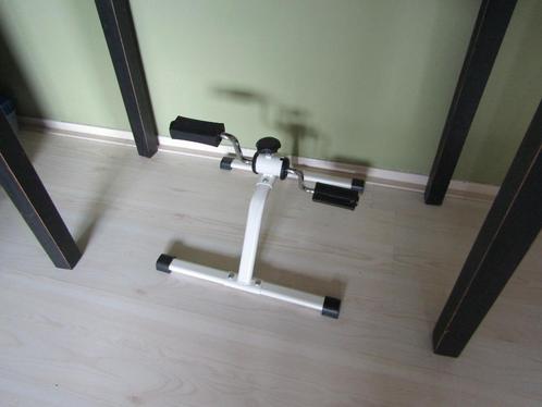 Bureaufiets (hometrainer voor onder bureau), Sport en Fitness, Fitnessapparatuur, Nieuw, Hometrainer, Benen, Ophalen