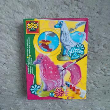 Gipsen paarden.  beschikbaar voor biedingen