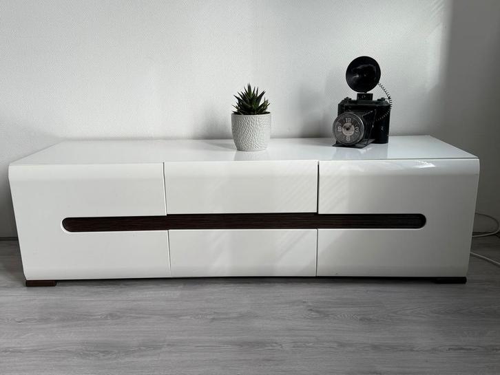 Modern TV meubel wit hoogglans met hout accent, Huis en Inrichting, Kasten | Televisiemeubels, Gebruikt, Minder dan 100 cm, 150 tot 200 cm
