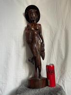 Houten beeld vrouw met rijstmand (Bali, Indonesië), Antiek en Kunst, Ophalen of Verzenden