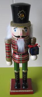 houten notenkraker met glitter kostuum en pakje - kerst, Diversen, Kerst, Ophalen of Verzenden, Zo goed als nieuw