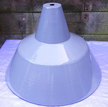 *Grote  fabriekslamp* geëmailleerd industrieel beschikbaar voor biedingen