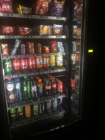 Vendingmachine met koeling en muntwisselaar beschikbaar voor biedingen