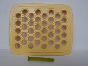 T060 Deeghapjesmaker, Ravioli maker, Tupperware beschikbaar voor biedingen