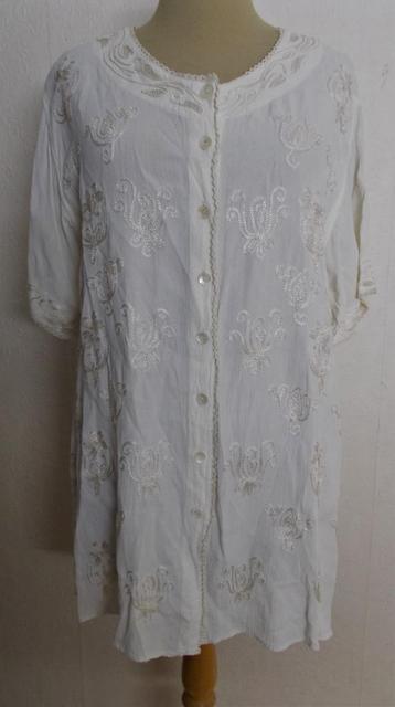 Beige blousje/tuniek met borduursels! L beschikbaar voor biedingen