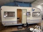 KNAUS SUDWIND 450 FU RONDZIT GEWONE ZIT 4 PERS SLECHTS 910KG, Caravans en Kamperen, Overige typen, Standaardzit, Schokbreker, Bedrijf