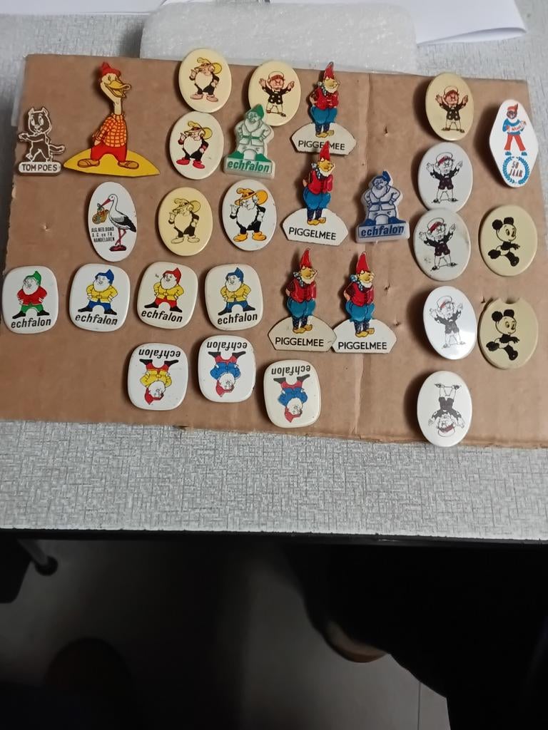 Diverse speldjes van verschillende strip figuren, Ophalen of Verzenden, Overige onderwerpen