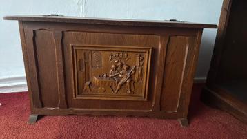 Mooie zware houten dekenkist. beschikbaar voor biedingen