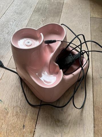 Drinkfontein kat keramiek beschikbaar voor biedingen