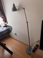 Grijze Staande Lamp, Huis en Inrichting, Lampen | Vloerlampen, Ophalen, Zo goed als nieuw, Metaal, 150 tot 200 cm