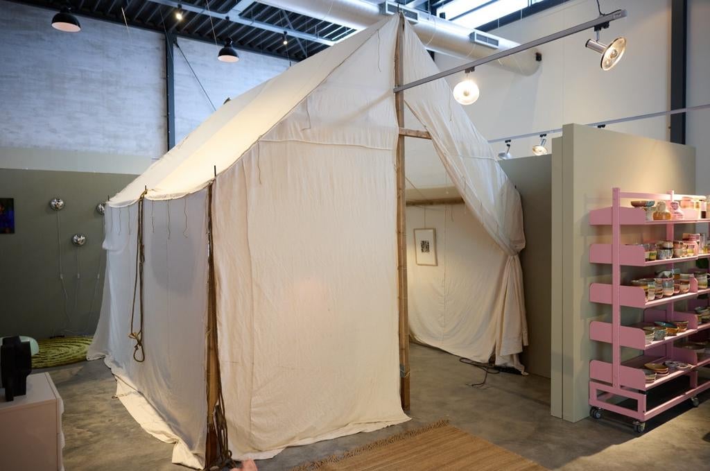 Unieke witte legertent / ziekenboegtent incl. houten frame, Caravans en Kamperen, Tenten, Gebruikt, Ophalen of Verzenden