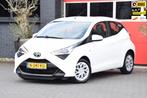 Toyota Aygo 1.0 VVT-i x-play 2021 Navigatie Carplay 5x op Vo, Voorwielaandrijving, Stof, 4 stoelen, Wit