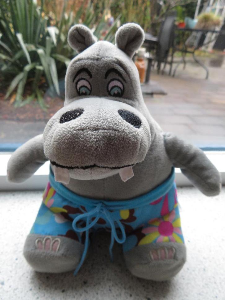 Nijlpaard Jip in vrolijke zwembroek van Kids Merchandise, Kinderen en Baby's, Speelgoed | Knuffels en Pluche, Zo goed als nieuw