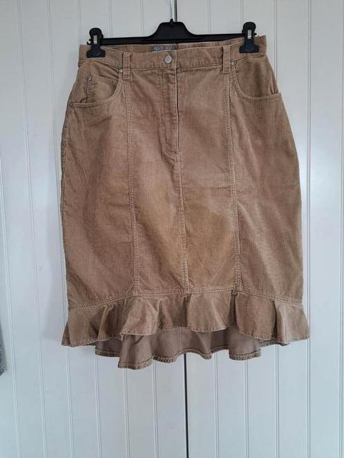 Corduroy rok met volant aan de zoom, mt.44, Kleding | Dames, Rokken, Zo goed als nieuw, Maat 42/44 (L), Beige, Knielengte, Verzenden