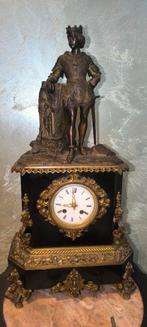 Antieke klok gemaakt van marmer en brons, Ophalen