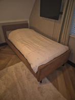 Mooi Eenpersoonsbed met Matras - 90x200, Huis en Inrichting, Slaapkamer | Bedden, Ophalen, 90 cm, Eenpersoons, Bruin