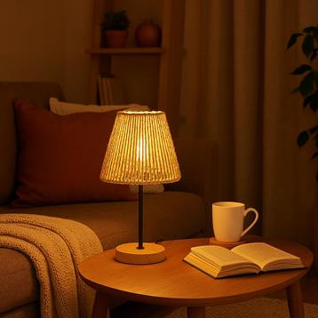 Home Accents Tafellamp met Gevlochten Kap en Houten Voet NW beschikbaar voor biedingen