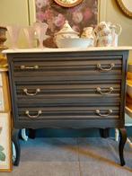 Mooi zwart ladekastje met geschilderd marmeren blad, Huis en Inrichting, Kasten | Ladekasten, Ophalen, 50 tot 100 cm, Zo goed als nieuw