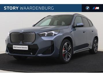 BMW iX1 eDrive20 M Sport / Panoramadak / Trekhaak / Sportsto beschikbaar voor biedingen