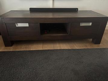 Tv meubel, dressoir, eettafel en salontafels beschikbaar voor biedingen