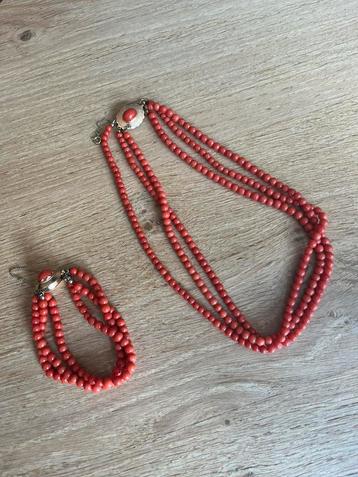 Bloedkoralen ketting en armband beschikbaar voor biedingen