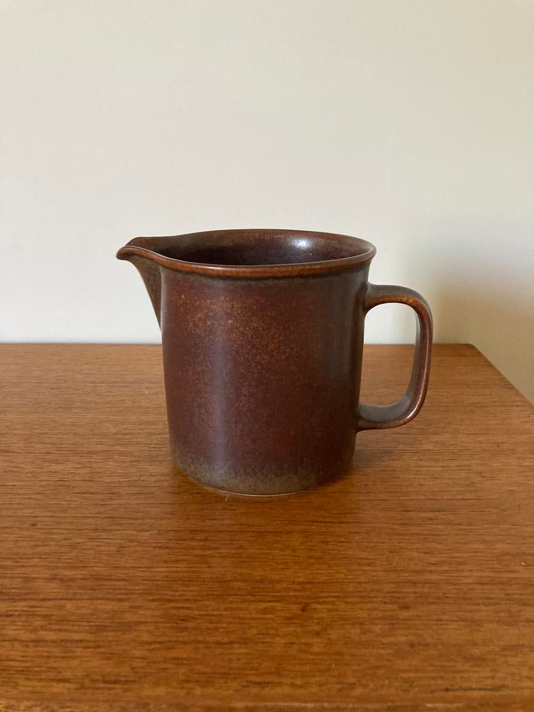 Grote vintage kan Arabia Finland bruin/ keramiek schenkkan, Ophalen of Verzenden