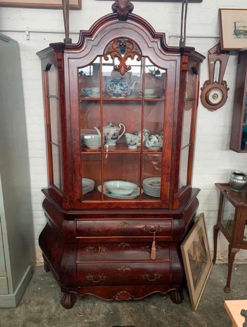 Kast servieskast Wortelnoten Barok vitrine kast, Huis en Inrichting, Kasten | Vitrinekasten, Ophalen of Verzenden