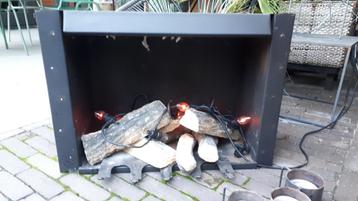 inbouwhaardje met nep (bijna echte!) Houtblokken beschikbaar voor biedingen