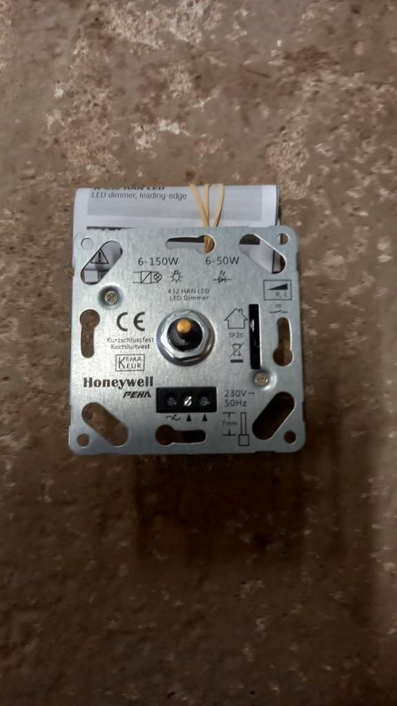 Peha: Dimmers  led, tronic, tast en bedieningselement., Doe-het-zelf en Verbouw, Elektra en Kabels, Nieuw, Overige typen, Ophalen of Verzenden