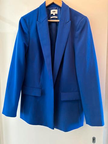 Nette blauwe jasje nieuw beschikbaar voor biedingen