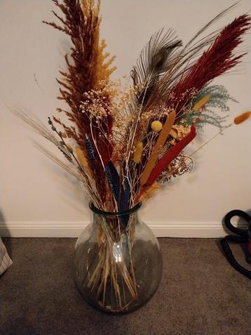 Droogbloemen met vaas  beschikbaar voor biedingen