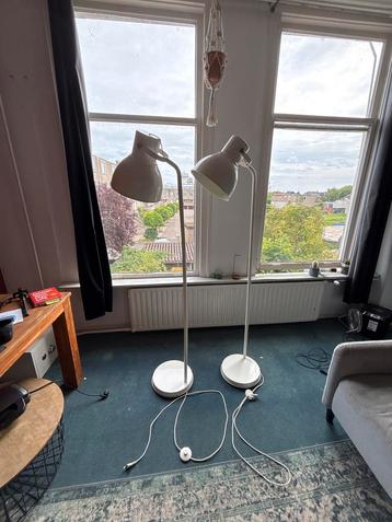 2 Witte Design Vloerlampen - Scandinavische Stijl beschikbaar voor biedingen