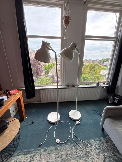 2 Witte Design Vloerlampen - Scandinavische Stijl, Huis en Inrichting, Lampen | Vloerlampen, Zo goed als nieuw, 150 tot 200 cm