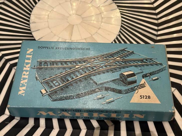 Märklin 5128 Dubbele Kruiswissel in Originele Verpakking, Hobby en Vrije tijd, Modeltreinen | H0, Zo goed als nieuw, Rails, Wisselstroom
