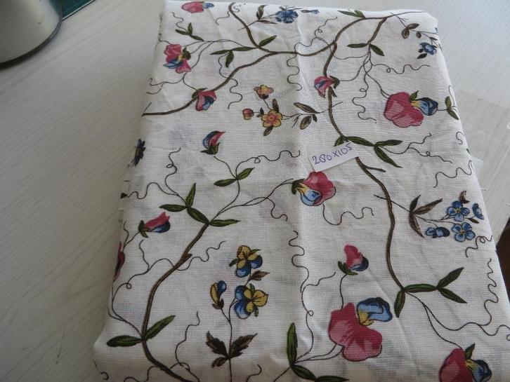Gebloemde katoen, Hobby en Vrije tijd, Stoffen en Lappen, Nieuw, Katoen, 120 cm of meer, 200 cm of meer, Ophalen of Verzenden