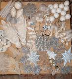 Kerst ornamenten en kerstballen wit en zilver., Ophalen
