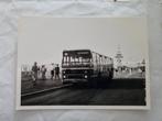 Scheveningen boulevard met HTM bus groepsvervoer, Verzamelen, Foto's en Prenten, 1980 tot heden, Foto, Ophalen of Verzenden, Zo goed als nieuw