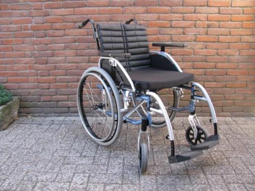 Excel rolstoel 47 cm de arm en druksteunen zijn verstelbaar, Diversen, Rolstoelen, Zo goed als nieuw, Duwrolstoel, Inklapbaar