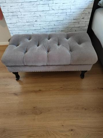 Hocker (met wieltjes) beschikbaar voor biedingen