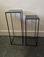 Twee zwarte bijzettafels/plantentafels., Gebruikt, Metaal of Aluminium, Vierkant, 55 tot 75 cm