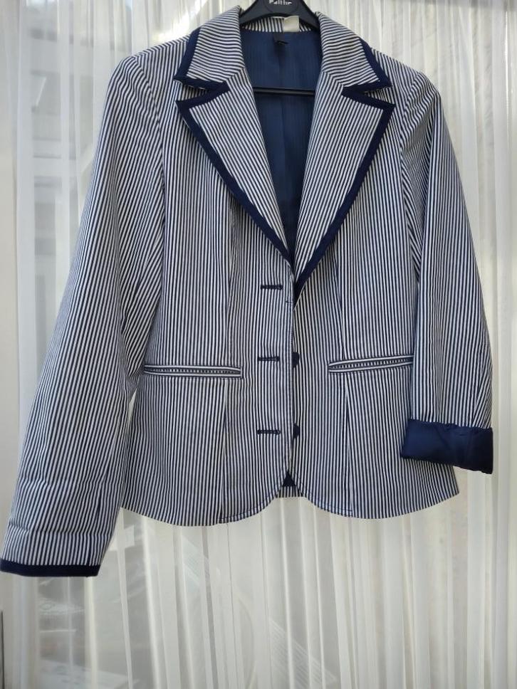 Jasje, H & M. maat 38 blauw/wit gestreept, Kleding | Dames, Jasjes, Kostuums en Pakken, Zo goed als nieuw, Maat 38/40 (M), Blauw