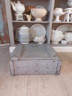 Houten kist in de oude verf., Antiek en Kunst, Ophalen