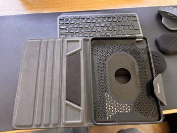 Zwarte Targus VersaVu Bookcase geschikt voor diverse ipads beschikbaar voor biedingen
