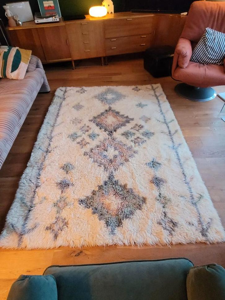 Hoogpolig handgeweven vloerkleed 160x230cm, Huis en Inrichting, Stoffering | Tapijten en Kleden, Zo goed als nieuw, 150 tot 200 cm