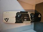 Brunotti kite board. 136x41 cm. Met vinnen en bindingen., Watersport en Boten, Kitesurfen, Twintip, Ophalen of Verzenden, Gebruikt
