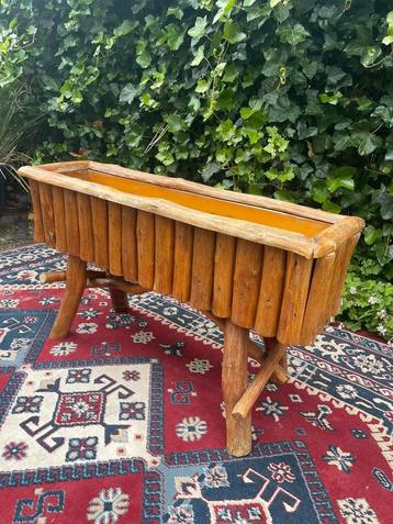 	 Vintage Wabi-Sabi / Brutalist Massief Houten Plantenbak beschikbaar voor biedingen